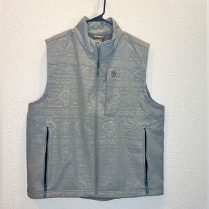 Ariat Men’s Vernon 2.0 Softshell Vest in Jetty Gray Embossed